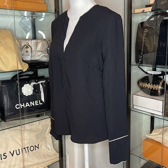 H&M | Long Sleeve V Neck Blouse in Black - Picture 2 of 4